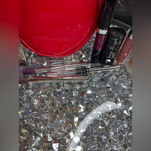 Marc Jacobs Mini Red Patent Leather Crossbody Bag makeup set NWT - Picture 4 of 9